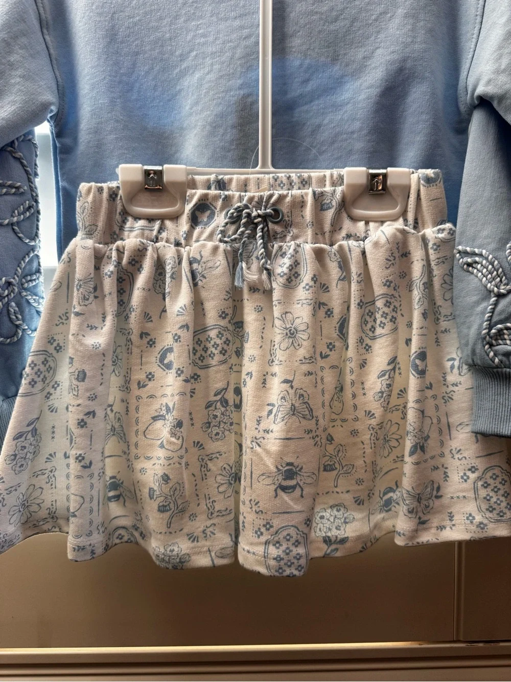 ✅NEW “Rachel Zoe” Light Blue Embroidered Sweatshirt & Skirt with Headband